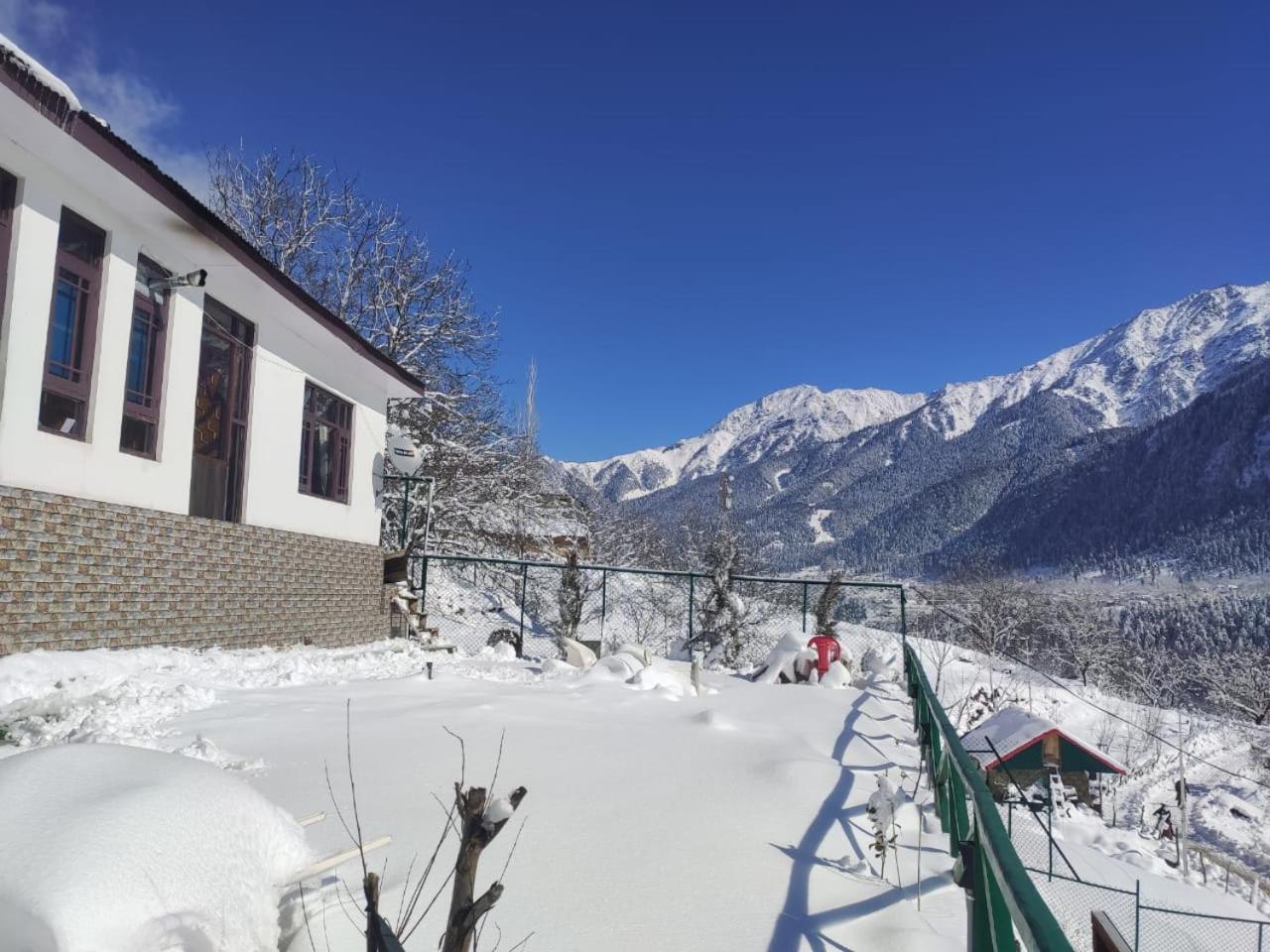 Cliff Cottage Pahalgam, Kashmir Batakut エクステリア 写真