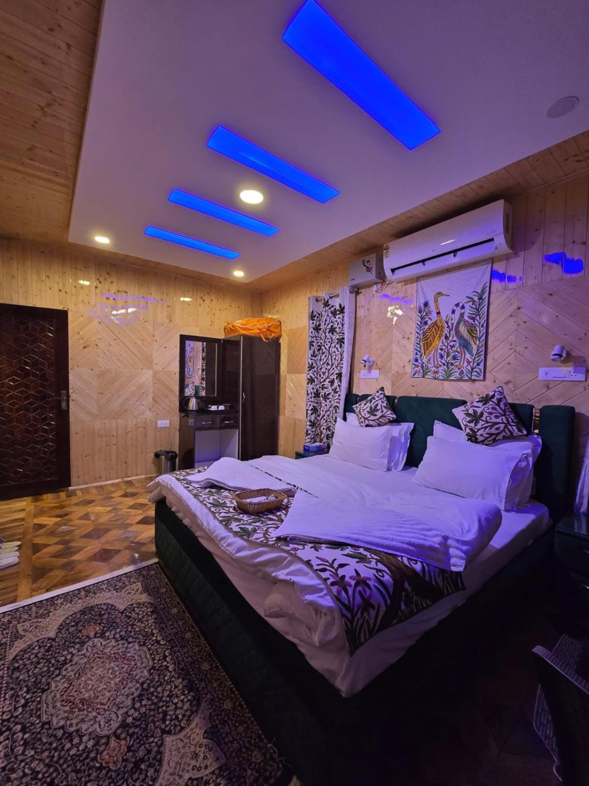 Cliff Cottage Pahalgam, Kashmir Batakut エクステリア 写真